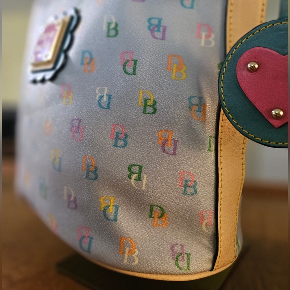 Dooney and Bourke Bucket bag EUC - Picture 3 of 9